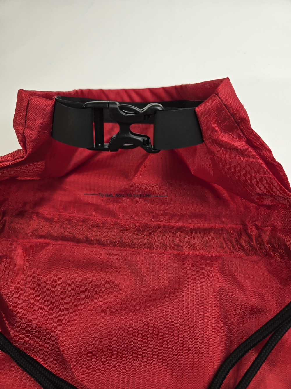 Geckobrand Waterproof Red Drawstring Backpack - Picture 7 of 10